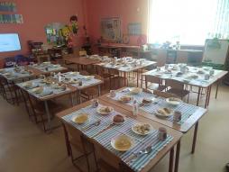 Организация питания в МБДОУ д/с "Берёзка" и структурных подразделениях (Уваровский, Тарталейский, Семейный ) детских садах осуществляется в группах МБДОУ.